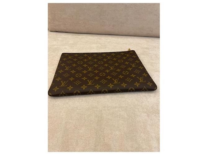 Louis Vuitton Monogram Canvas Clutch Marrone Monogramma - vista 3