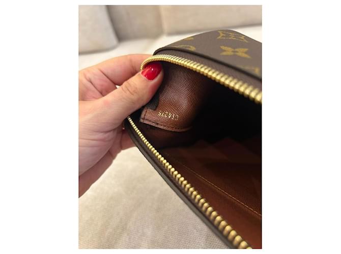 Louis Vuitton Monogram Canvas Clutch Marrone Monogramma - vista 5