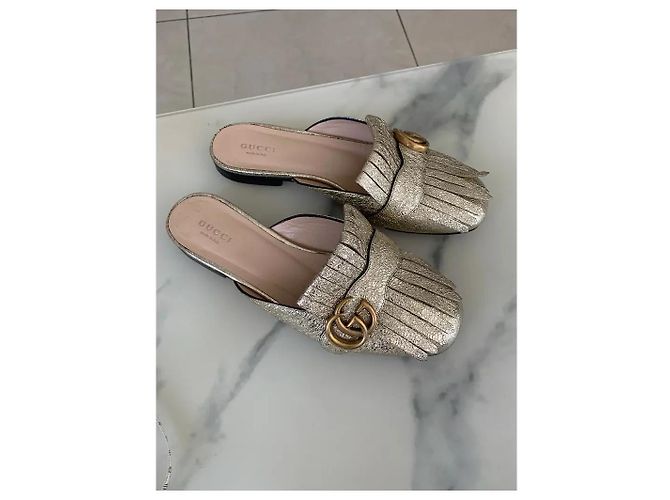 Gucci Mule in pelle lamé dorata con frange D'oro - vista 2