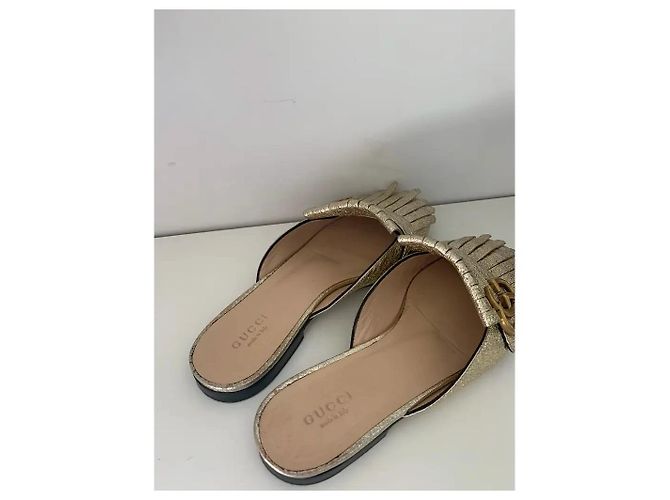 Gucci Mule in pelle lamé dorata con frange D'oro - vista 4