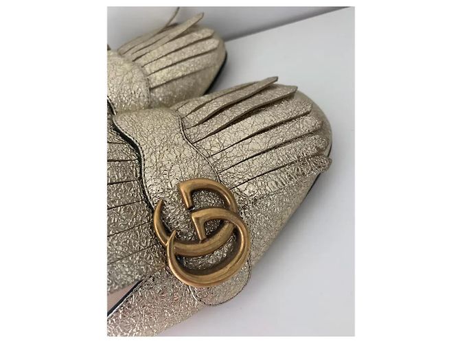 Gucci Mule in pelle lamé dorata con frange D'oro - vista 5