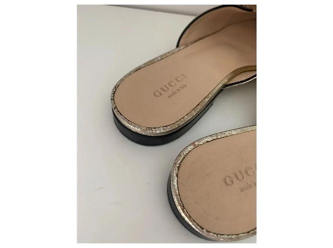 Gucci Mule in pelle lamé dorata con frange D'oro - vista 8