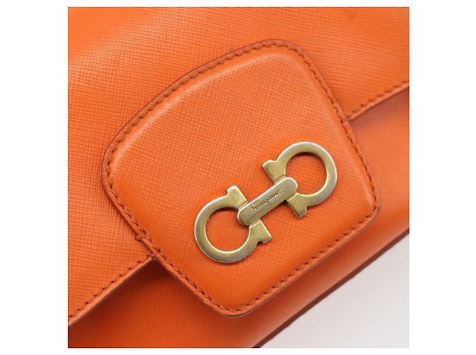 Borsa a tracolla Salvatore Ferragamo Gancini in catena di pelle arancione e oro Auth 185560 - vista 19