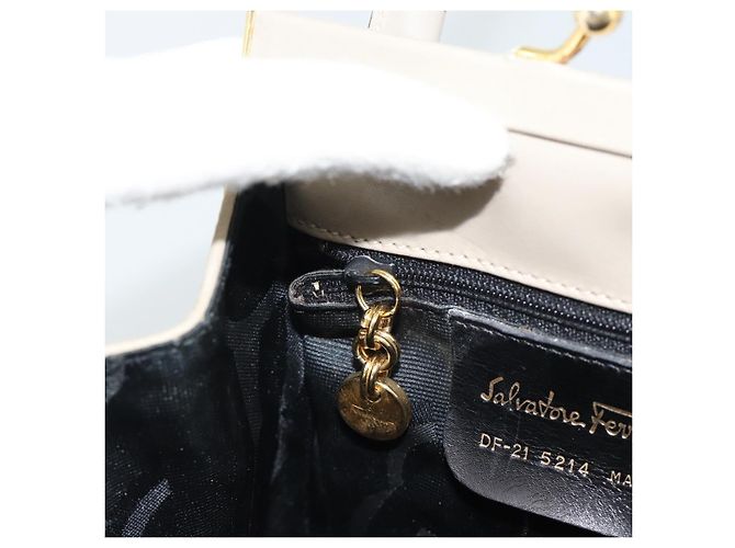 Borsa Salvatore Ferragamo Vala in scamosciato beige oro Auth ka4791 D'oro - vista 19