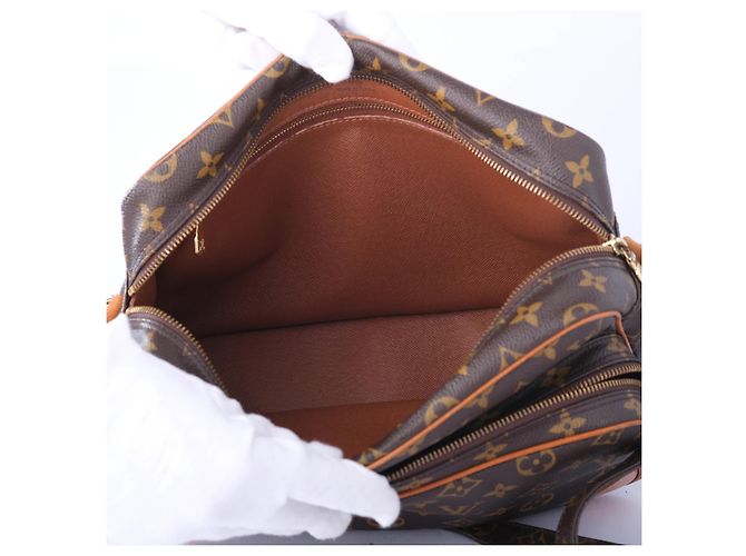Borsa Nile GM in tela Monogram Louis Vuitton Marrone - vista 11