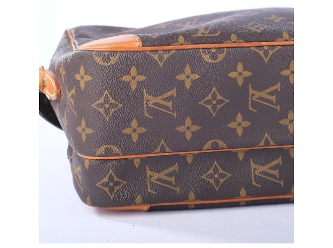 Borsa Nile GM in tela Monogram Louis Vuitton Marrone - vista 5