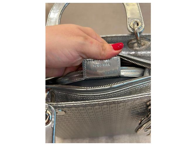 Borsa Lady Dior Mini in pelle argentata Argento - vista 11