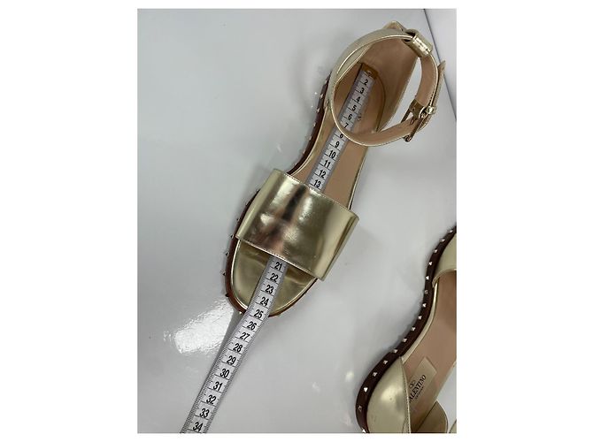 Sandali in pelle oro Valentino Garavani Rockstud D'oro - vista 15