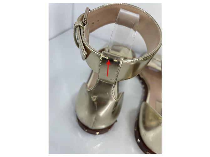 Sandali in pelle oro Valentino Garavani Rockstud D'oro - vista 9