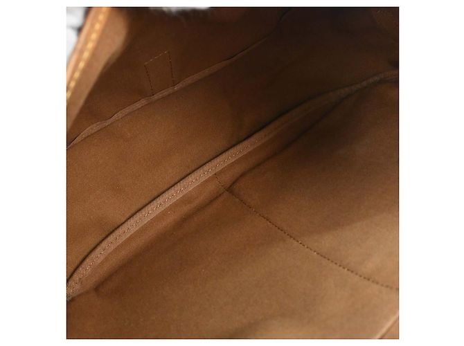 Louis Vuitton Saumur Monogram Canvas 35 Marrone - vista 3