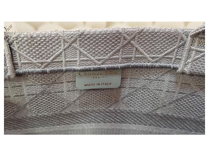 Christian Dior Book Tote Small in Tela Ricamata Cannage Grigio - vista 10