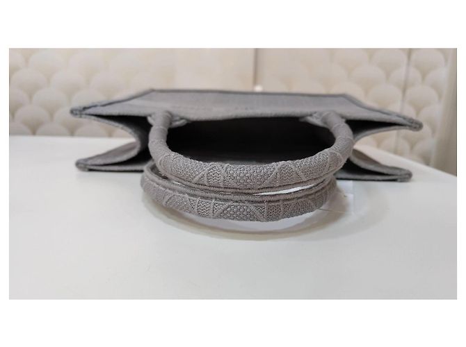 Christian Dior Book Tote Small in Tela Ricamata Cannage Grigio - vista 7