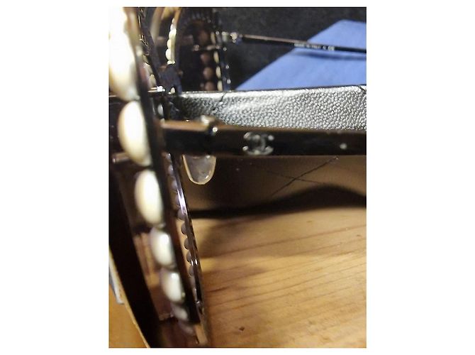 Chanel Sonnenbrille mit Perlenbesatz Weiß Lila Metallisch - Ansicht 4