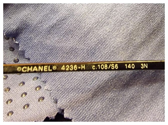 Chanel Sonnenbrille mit Perlenbesatz Weiß Lila Metallisch - Ansicht 5