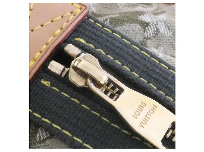 Borsa a tracolla Louis Vuitton Monogramouflage Denim Jasmine Cachi - vista 5
