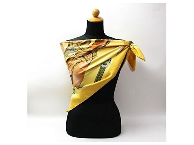 Sciarpa in seta Hermès - Carré 90 ATTELAGE EN ARBALETE Multicolore Giallo - vista 3