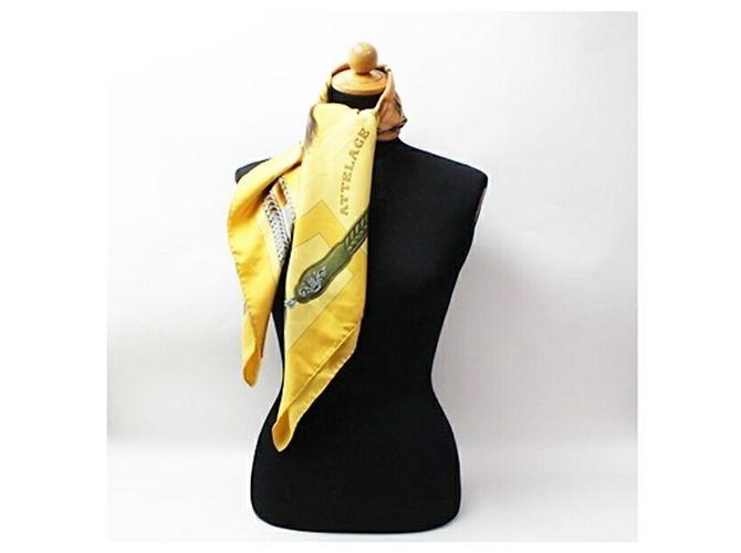 Sciarpa in seta Hermès - Carré 90 ATTELAGE EN ARBALETE Multicolore Giallo - vista 4