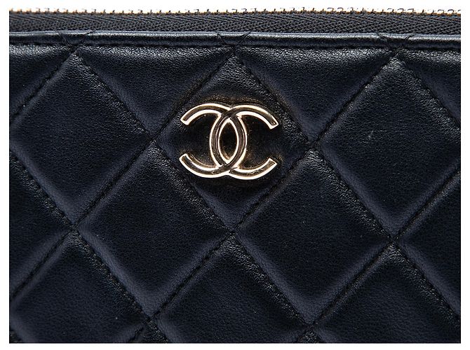 Chanel Black CC Quilted Lambskin Coco Charms Chain Wristlet Pouch Nero - vista 5
