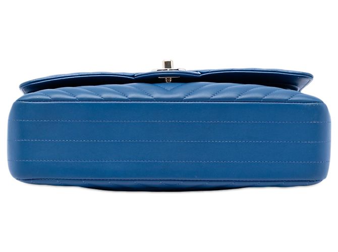 Chanel Blue Medium Classic Chevron Lambskin Double Flap - vista 3