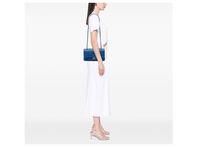 Chanel Blue Medium Classic Chevron Lambskin Double Flap - vista 5