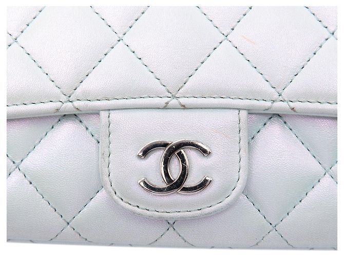 Astuccio per occhiali Chanel Blue CC in agnello trapuntato iridescente con catena Blu chiaro - vista 5
