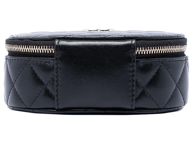 Clutch Chanel Black CC Quilted Lambskin Oval Top Handle Negro - vista 3