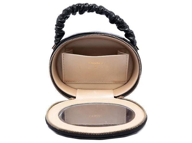 Clutch Chanel Black CC Quilted Lambskin Oval Top Handle Negro - vista 4