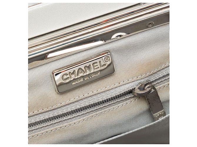 Vanity Beauty case Chanel White CC Metallic Calfskin Bianco Bianco sporco - vista 5