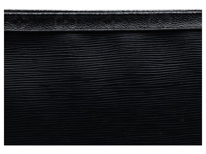 Louis Vuitton Pochette Voyage MM in Epi Monogram Eclipse nero - vista 5