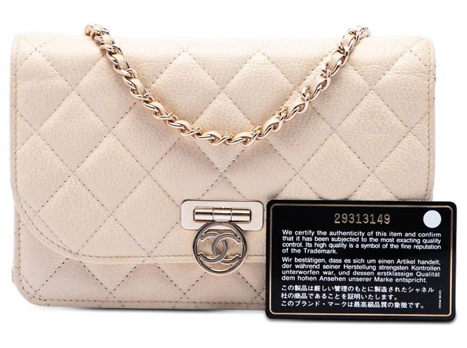 Chanel Beige Round CC gesteppte Kalbsleder Wallet On Chain mit Flip Lock Verschluss - Ansicht 7