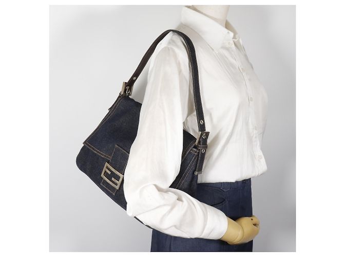 Borsa a tracolla Fendi Mamma Bucket Blu navy - vista 17