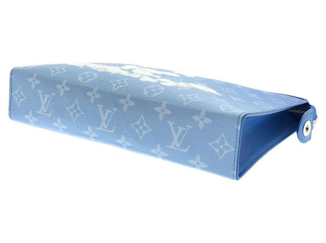 Louis Vuitton Monogram Clouds Pochette Voyage Blu - vista 3