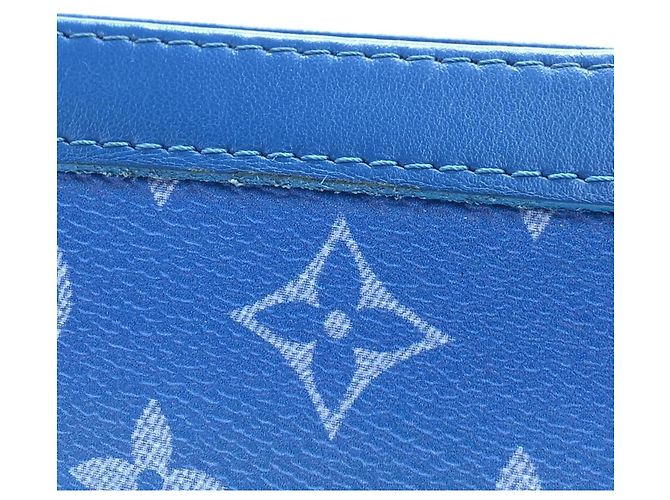 Louis Vuitton Monogram Clouds Pochette Voyage Blu - vista 5