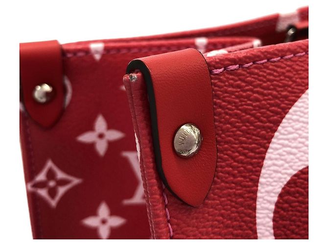 Borsa Louis Vuitton LV Escale OnTheGo GM Rosso - vista 5