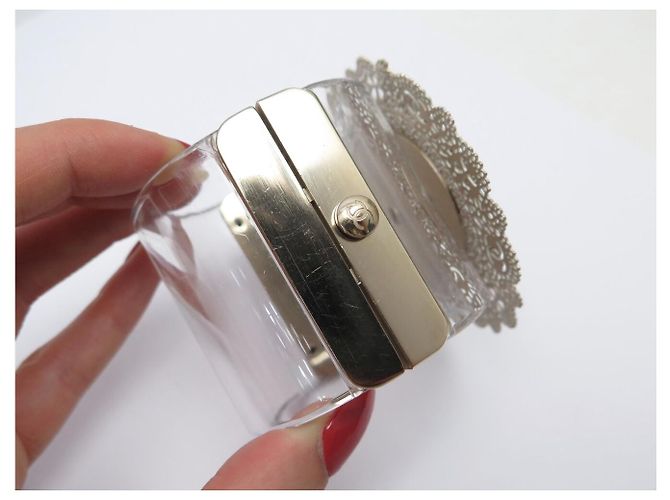 BRACCIALETTO CHANEL MANCHETTE A85987 DEFILE 2015 PLEXIGLASS E Pizzo METALLO LOGO CC Argento - vista 11
