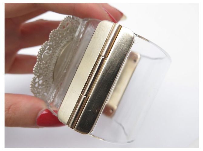 BRACCIALETTO CHANEL MANCHETTE A85987 DEFILE 2015 PLEXIGLASS E Pizzo METALLO LOGO CC Argento - vista 13