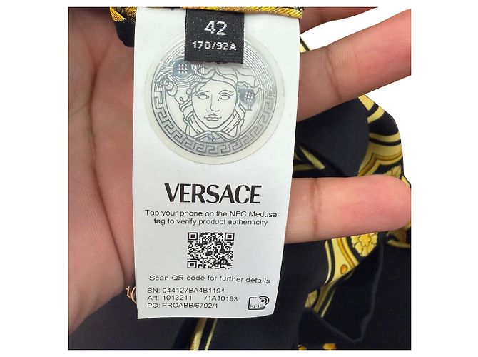 Mini abito chemisier Versace con stampa Barocco in seta multicolore - vista 5