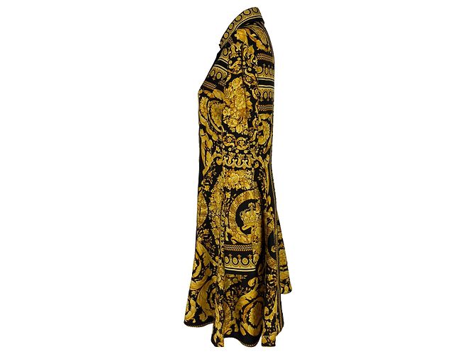 Mini abito chemisier Versace con stampa Barocco in seta multicolore - vista 9