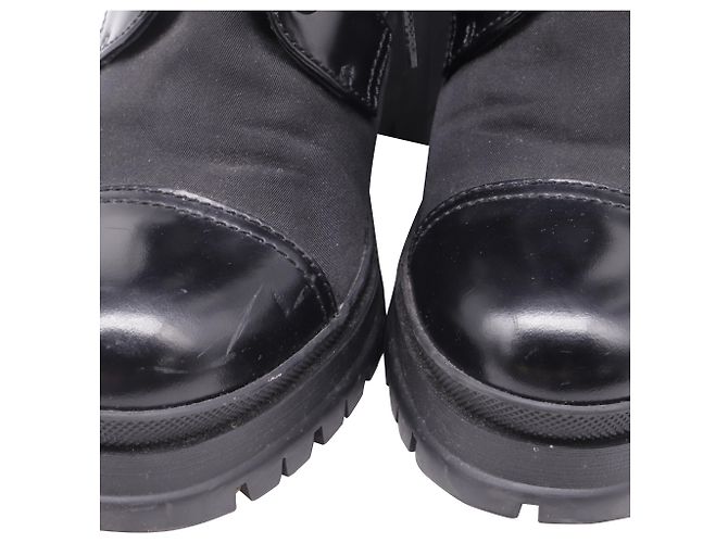 Stivaletti con lacci Prada Re-Nylon Metal Triangle in pelle nera Nero - vista 7