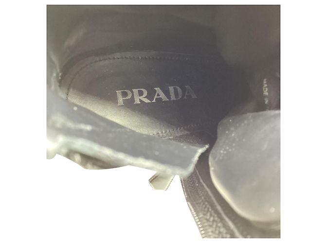 Stivaletti con lacci Prada Re-Nylon Metal Triangle in pelle nera Nero - vista 9
