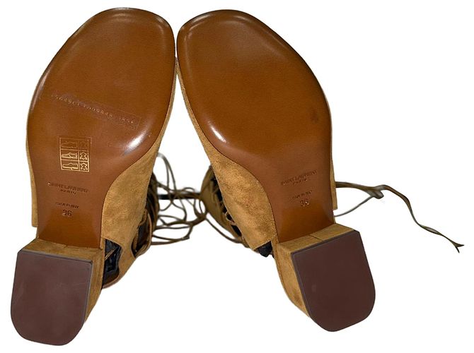 Sandali gladiatore con lacci Babies Tall di Saint Laurent in scamosciato beige - vista 7