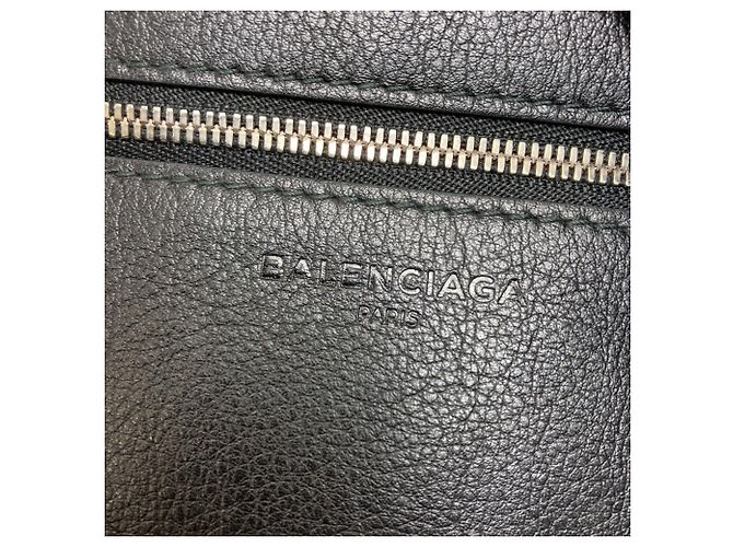 Borsa a mano 2-Way Balenciaga Triangle Duffle Nero - vista 6