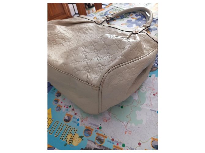 Borsa a mano Gucci in pelle beige monogramma GG - vista 10
