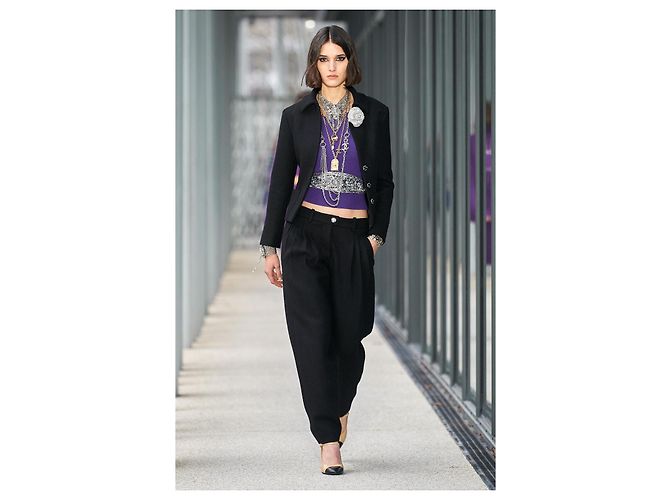 Timeless Chanel Runway Schwarze Tweed-Jacke 2022 - Ansicht 2