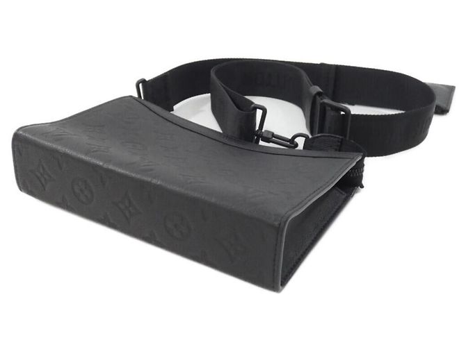 Borsa a tracolla Louis Vuitton Monogram Shadow Gaston Wearable Wallet Nero - vista 2