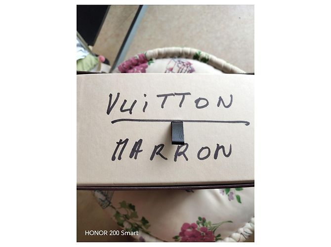 Louis Vuitton Mocassini in pelle vernice marrone - vista 10