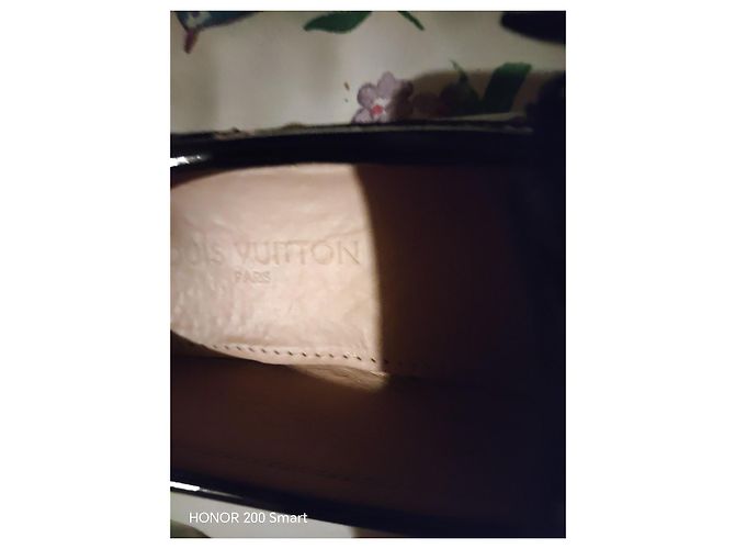 Louis Vuitton Mocassini in pelle vernice marrone - vista 11
