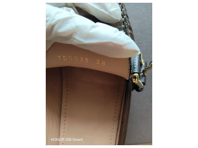 Louis Vuitton Mocassini in pelle vernice marrone - vista 4