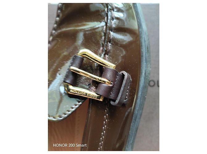Louis Vuitton Mocassini in pelle vernice marrone - vista 5