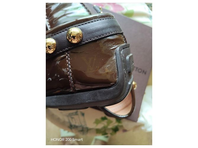 Louis Vuitton Mocassini in pelle vernice marrone - vista 9